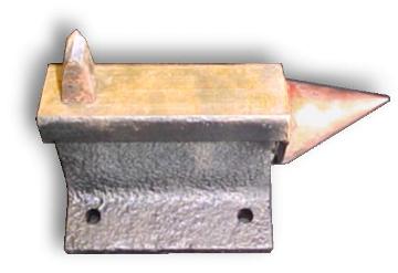 RR-rail anvil with hardy and machined horn